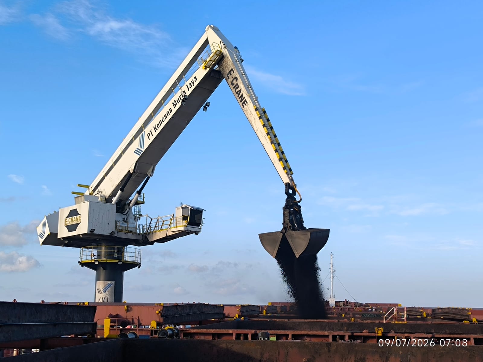 E-Crane KMJ Bongkar Muat Material